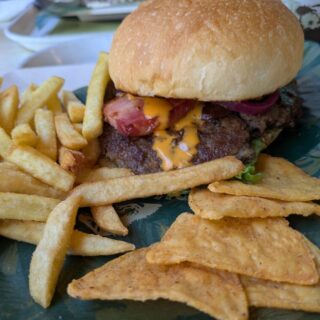 ディスカバリーレストランのラプトルバーガー