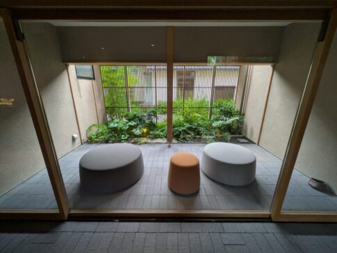 ZENBI鍵善良房のロビー