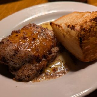 代官山カルネジーオの美桜鶏の焦がしバター焼きとパン