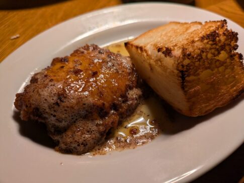 代官山カルネジーオの美桜鶏の焦がしバター焼きとパン