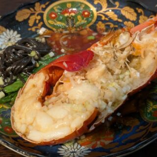 大人の町中華灯の伊勢海老の香港風蒸し