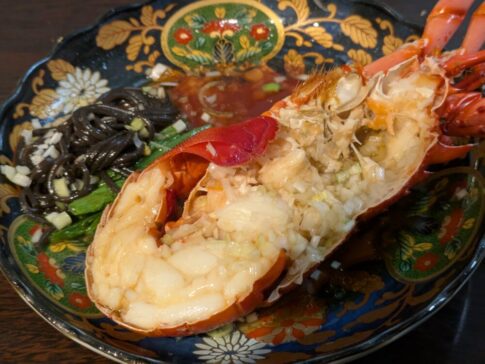 大人の町中華灯の伊勢海老の香港風蒸し