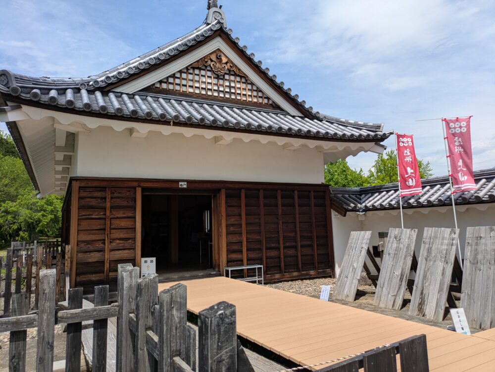 上田城址公園の櫓の別棟