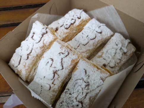 PAALAAKAIBAKERY （パアラアカイベーカリー）のスノーパフは絶品
