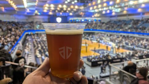 千葉ポートアリーナのアルティーリ千葉のビール