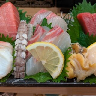 次郎長寿司の刺身盛り合わせ