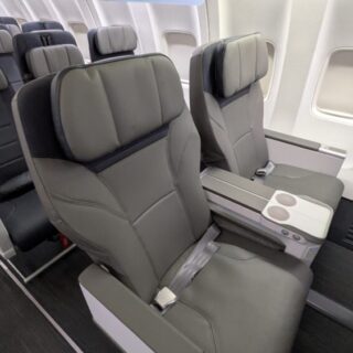 アラスカ航空の国内線ファーストクラス