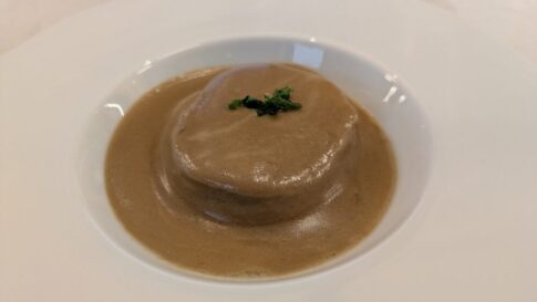 赤白のだいこんポルチーニ茸のクリームソース