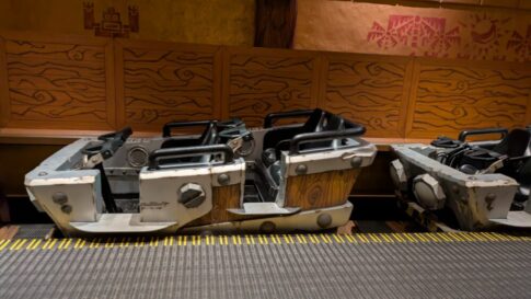 ドンキーコングクレイジートロッコのライドは4名