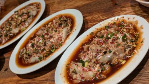 金華園のカキ刺しお替り