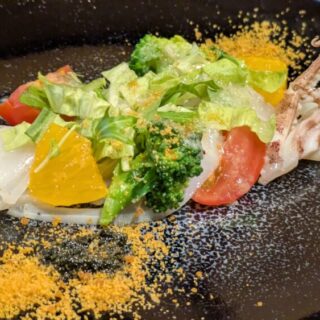 発酵レストラン醸しの銚子港直送のダルマイカ いすみ市の糸海苔と魚醤 塩みかんドレッシング