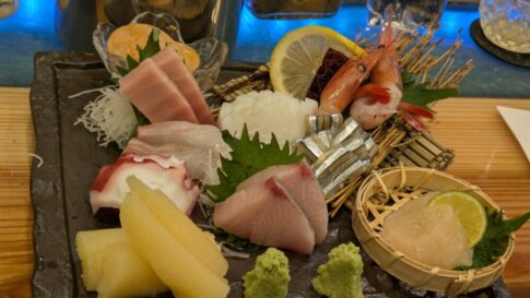 肴酒笑処五十嵐の刺身盛り合わせ