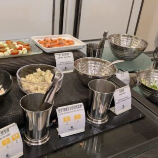 モントレラスール大阪の朝食のサラダ