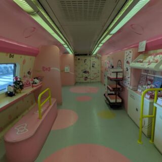 ハローキティ新幹線の1号車