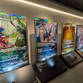 ポケモンカードラウンジの巨大カード