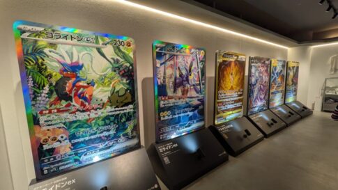 ポケモンカードラウンジの巨大カード