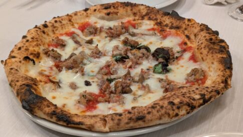 リストランテピッツェリアジャンカルロトウキョウの自家製サルシッチャときのこのマルゲリータ