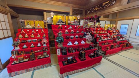 清華園のひな飾り