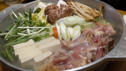 和み屋有楽町店の骨付き濃厚鶏白湯鍋
