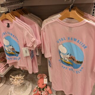 ロイヤル ハワイアン ラグジュアリー コレクション リゾート ワイキキのスヌーピーTシャツ