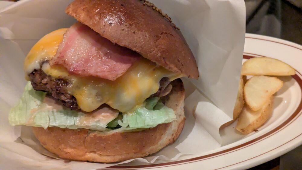 TOKYOCIRCUSCAFEのグレートチーズバーガーベーコントッピング