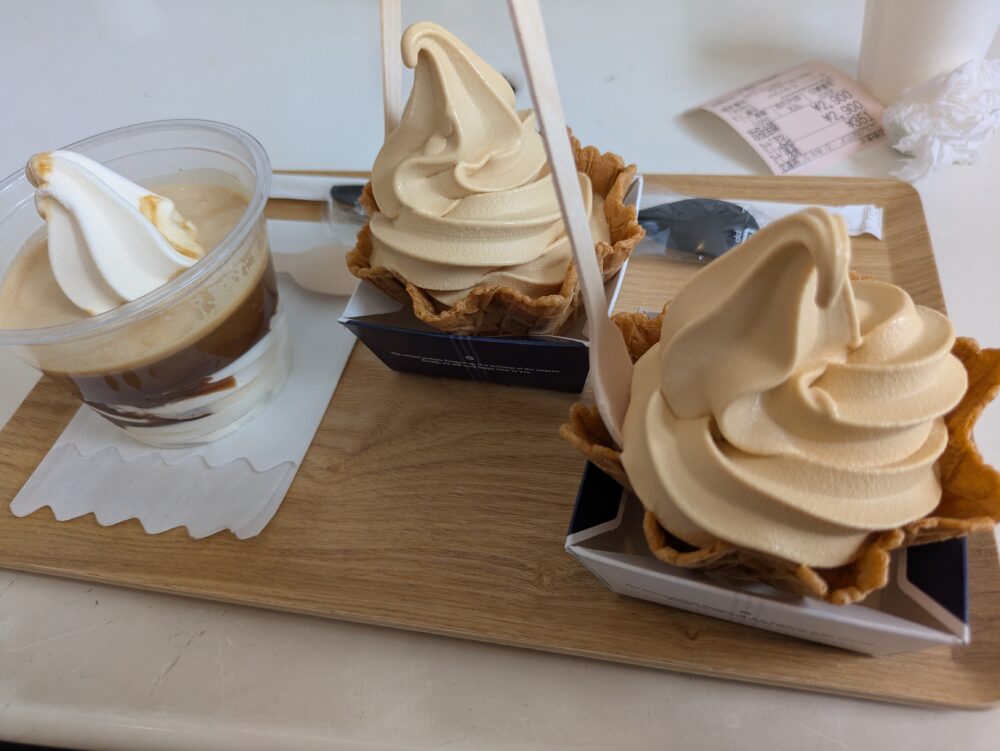 ととかふぇのアフォガードと塩キャラメルソフト