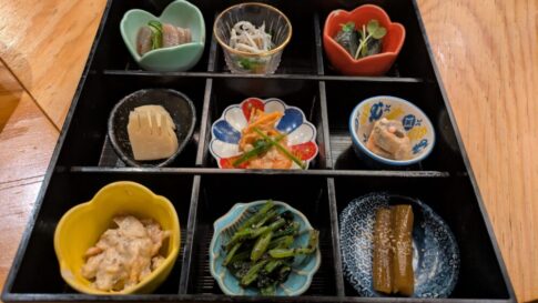 天串×和酒佐香月のおばんざい9種盛り合わせ