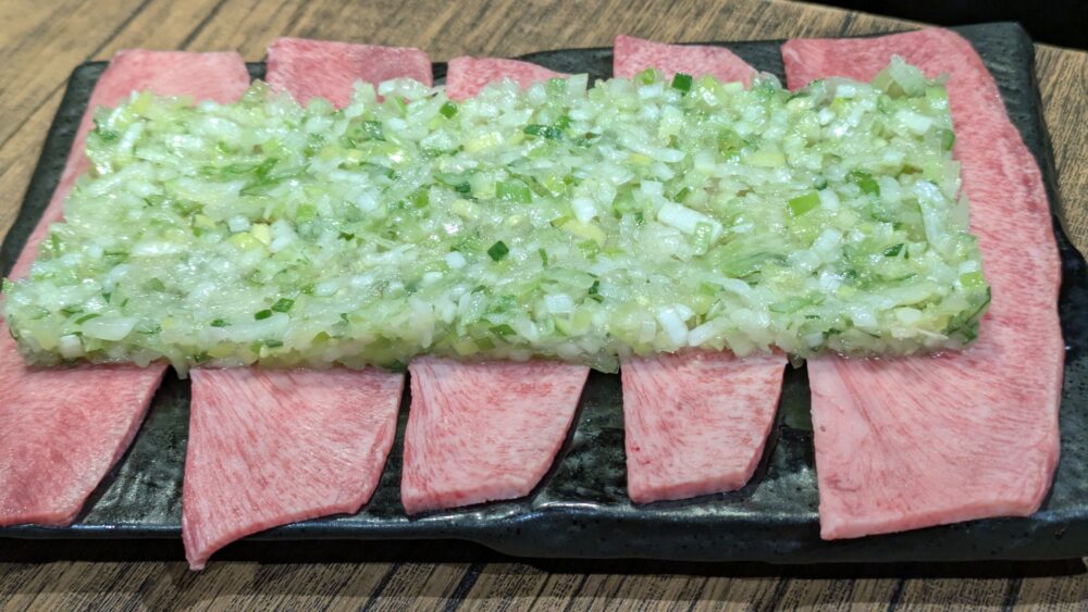 ホルモン焼肉はやぶさのたたみネギ牛タン