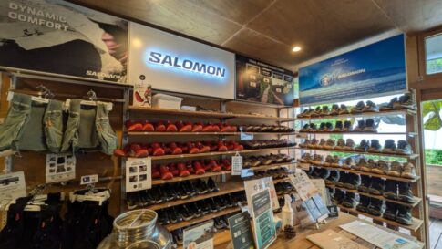 高尾山ベースキャンプのサロモンブース