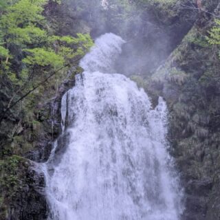 回顧(みかえり)の滝