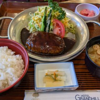 レストラン三沢空港のハンバーグステーキの定食