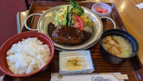 レストラン三沢空港のハンバーグステーキの定食