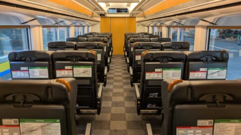 E259系しおさいグリーン車の車内