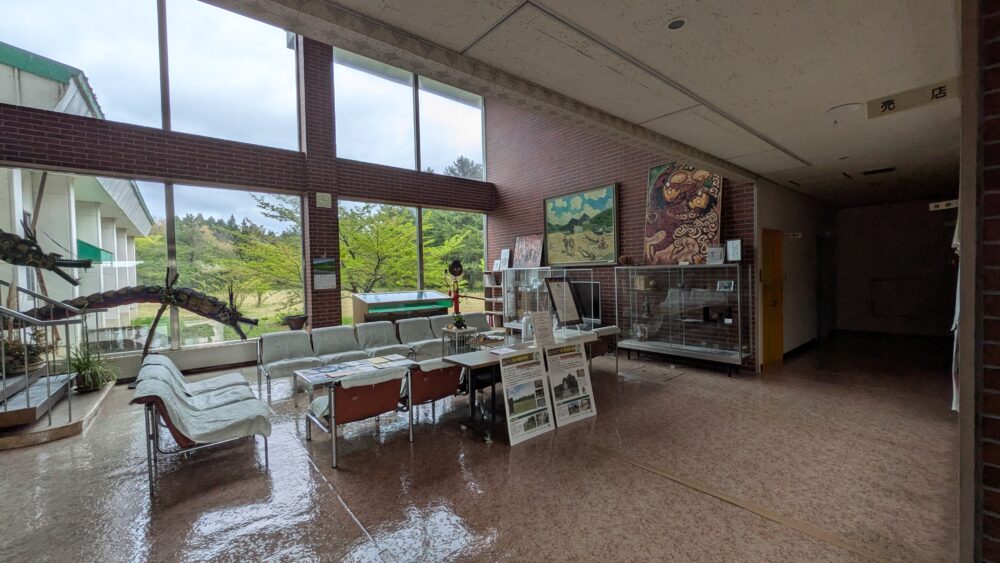 木造亀ヶ岡考古資料室のロビー