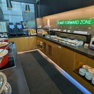 釜山のSky Hub Loungeのブッフェ台