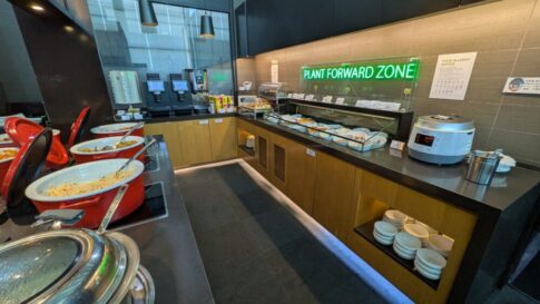 釜山のSky Hub Loungeのブッフェ台