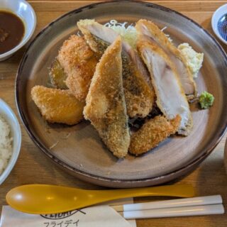 フライデイのアジとヒラメ2種盛り定食
