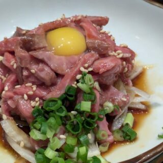 ます家芝大門店のローストビーフユッケ