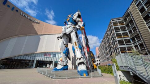 ガンダム立位像