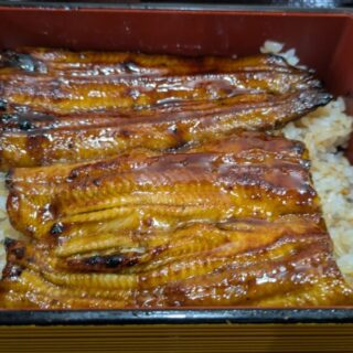 うなぎ前むらの特うな重はふわふわ