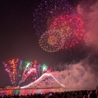 市川市民納涼花火大会の紅の富士