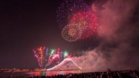 市川市民納涼花火大会の紅の富士