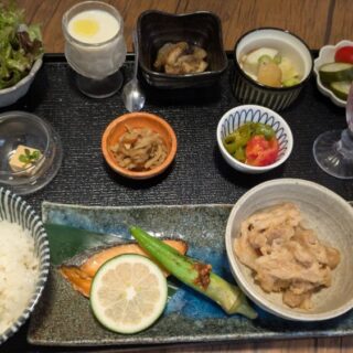 糀屋の日替わり腸活御膳ドリンク付き