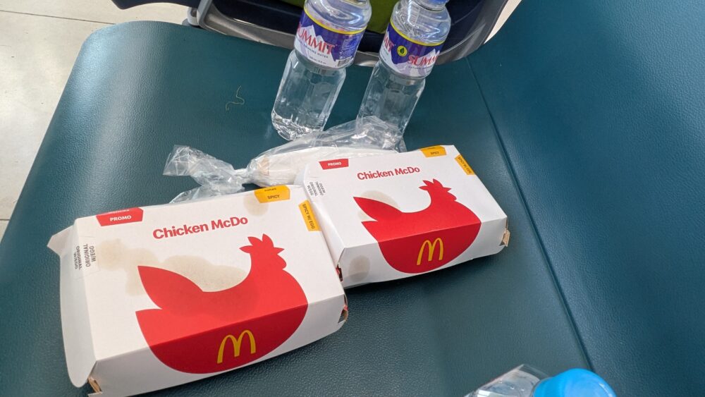 フィリピン航空遅延食事マクドナルドチキン