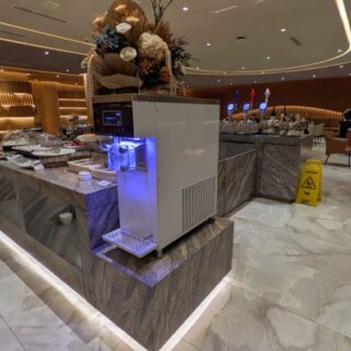First Meridian Loungeのフードコーナー