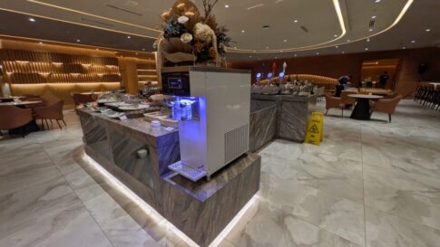 First Meridian Loungeのフードコーナー