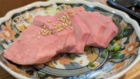 神田もつ焼のんきのタン刺し