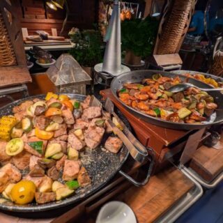 レストランTheReserveのブッフェの肉料理