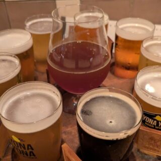 YONAYONABEERWORKS神田店の回転する飲み比べ10種セット