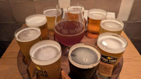 YONAYONABEERWORKS神田店の回転する飲み比べ10種セット